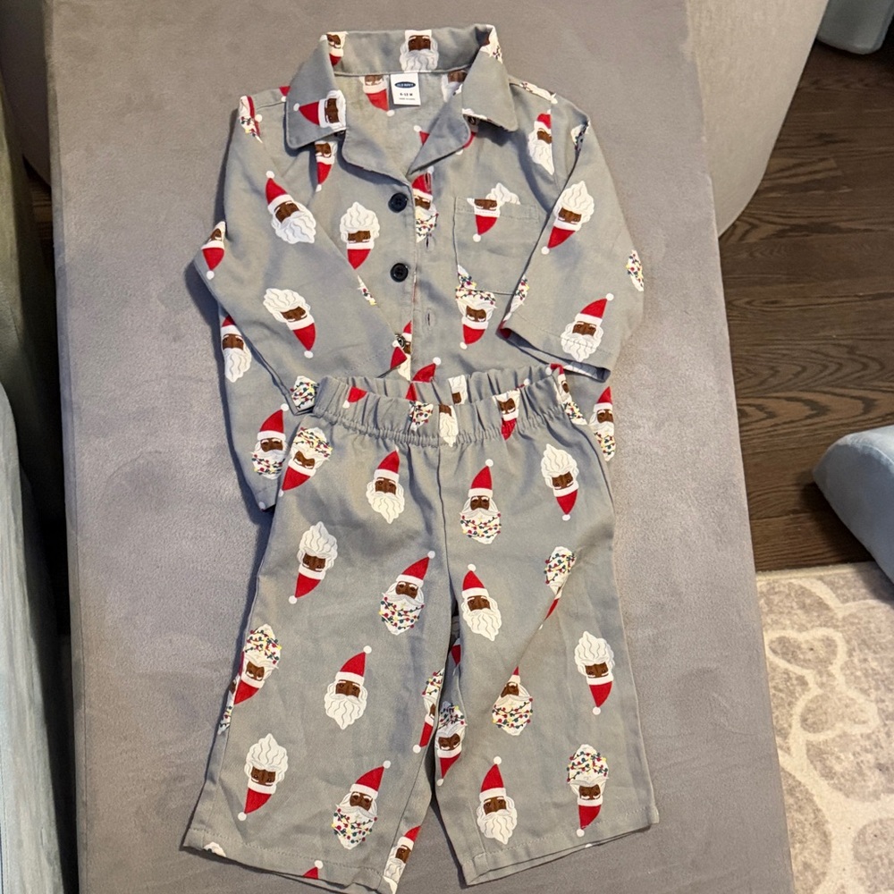 Old Navy Gray Santa Kids Pajama Set